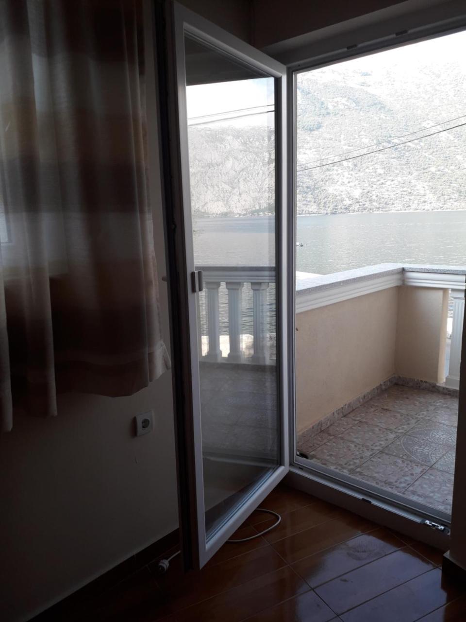 Appartement Apartmants Alexander à Kotor Extérieur photo
